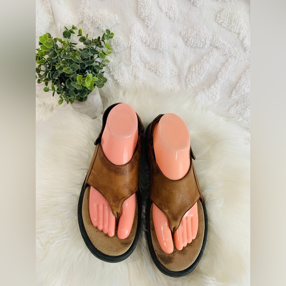 Teva Leather Women’s Sandals - Picture 1 of 6